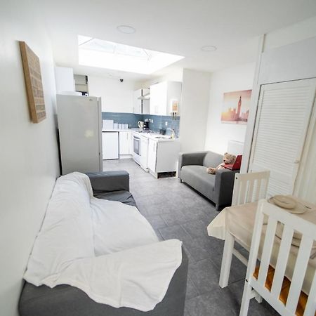 Stay Sa Cosy Equipped Studios Available 10 Mins From The City! Free Wifi &50" Smart Tv'S! Birmingham Esterno foto