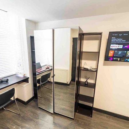 Stay Sa Cosy Equipped Studios Available 10 Mins From The City! Free Wifi &50" Smart Tv'S! Birmingham Esterno foto
