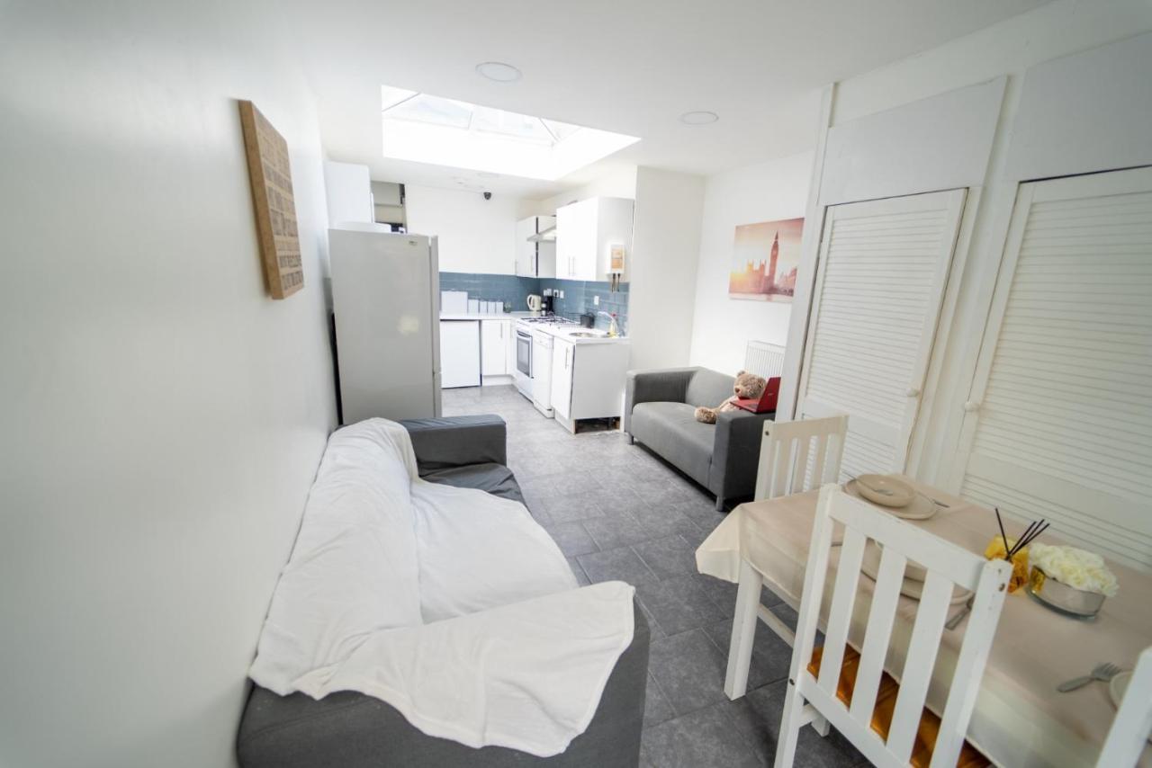 Stay Sa Cosy Equipped Studios Available 10 Mins From The City! Free Wifi &50" Smart Tv'S! Birmingham Esterno foto