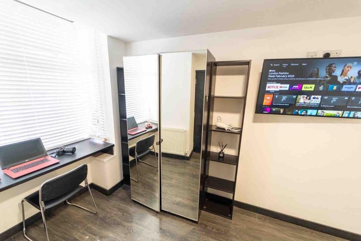 Stay Sa Cosy Equipped Studios Available 10 Mins From The City! Free Wifi &50" Smart Tv'S! Birmingham Esterno foto